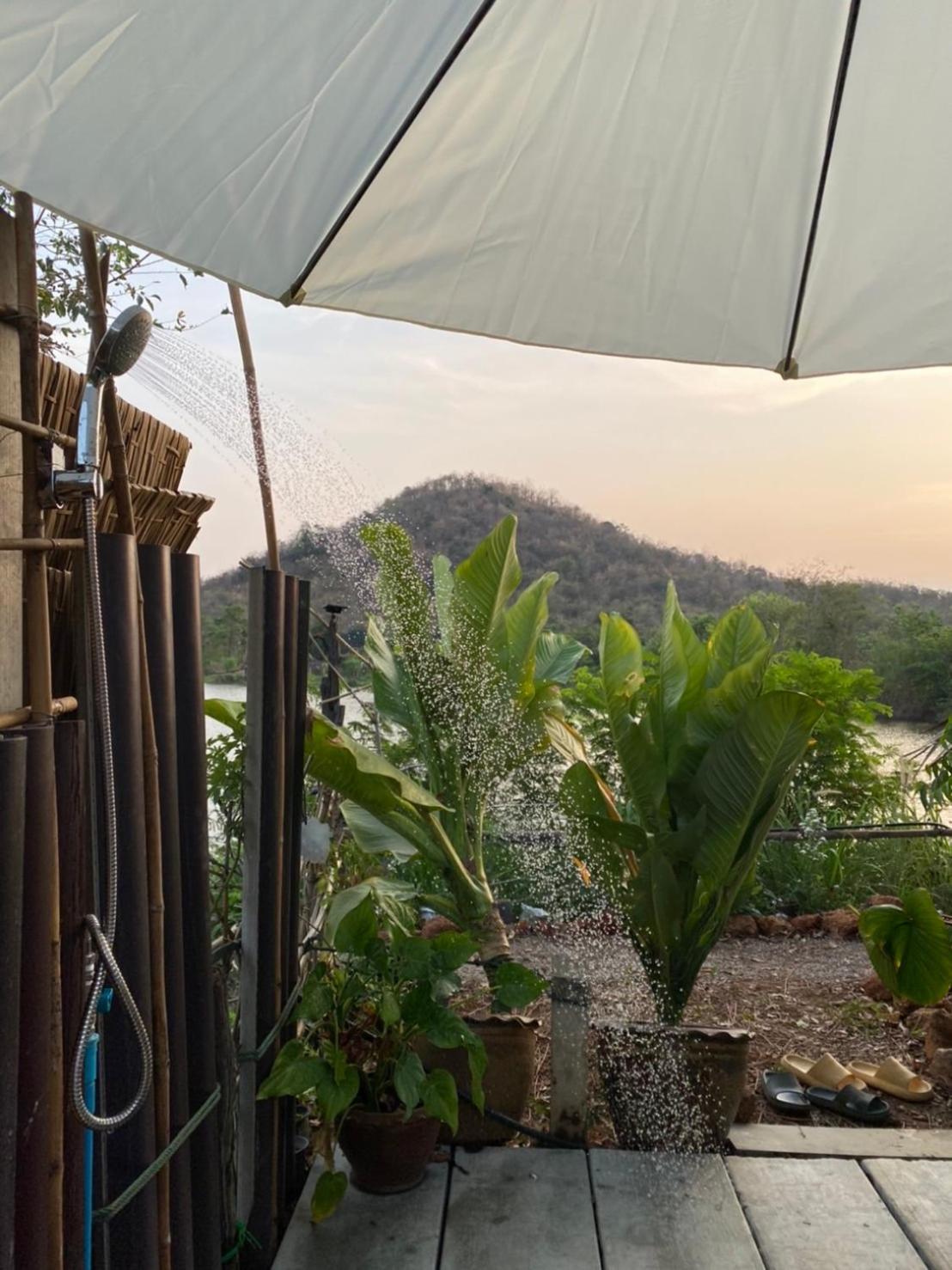 Royal Mountain Hut Hotel Ratchaburi Værelse billede