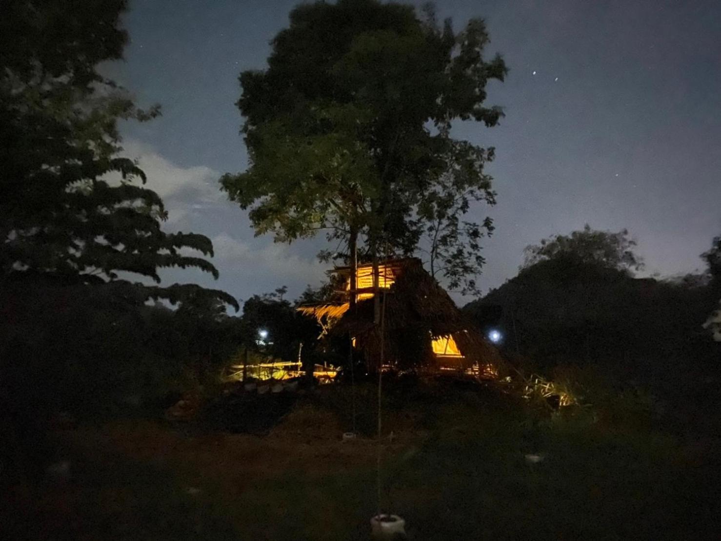 Royal Mountain Hut Hotel Ratchaburi Værelse billede