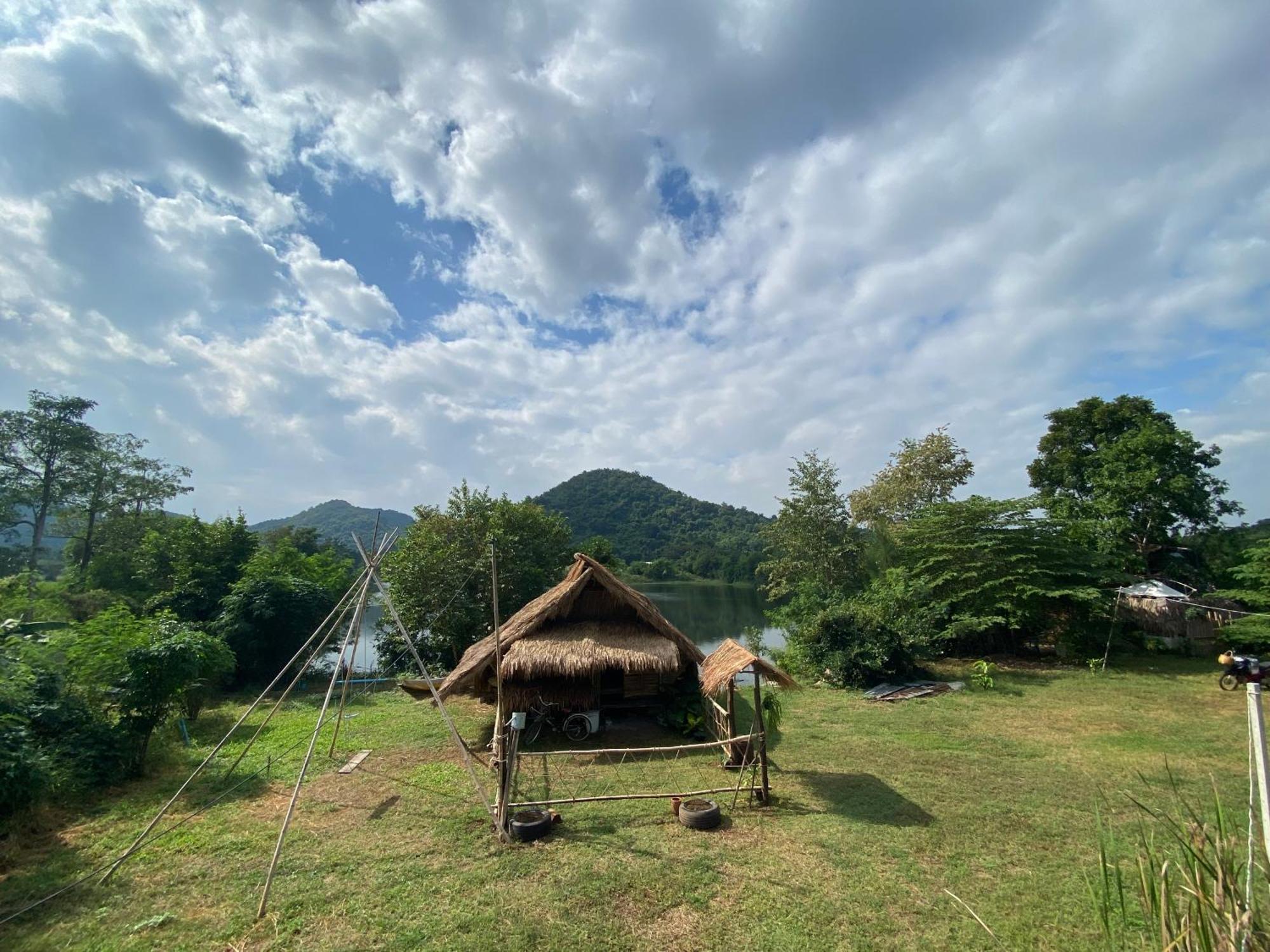 Royal Mountain Hut Hotel Ratchaburi Eksteriør billede