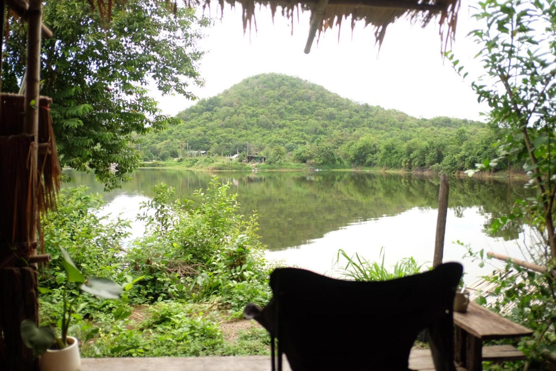 Royal Mountain Hut Hotel Ratchaburi Værelse billede