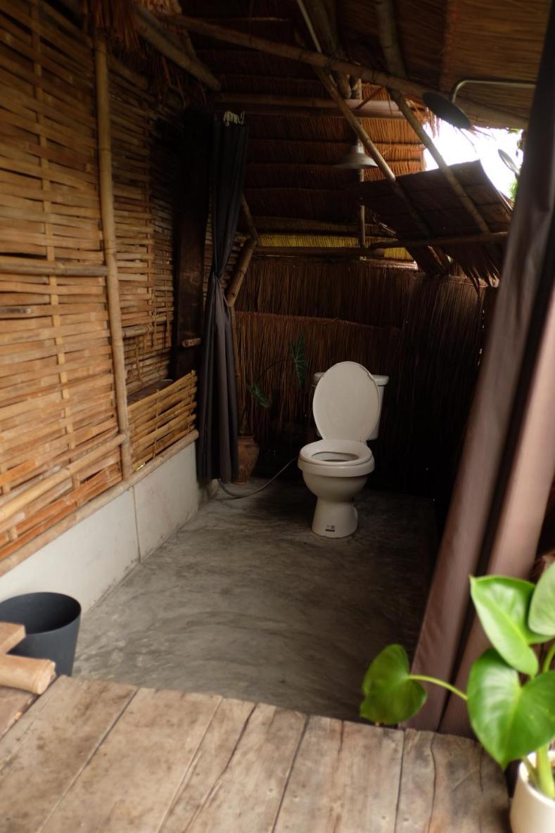 Royal Mountain Hut Hotel Ratchaburi Værelse billede