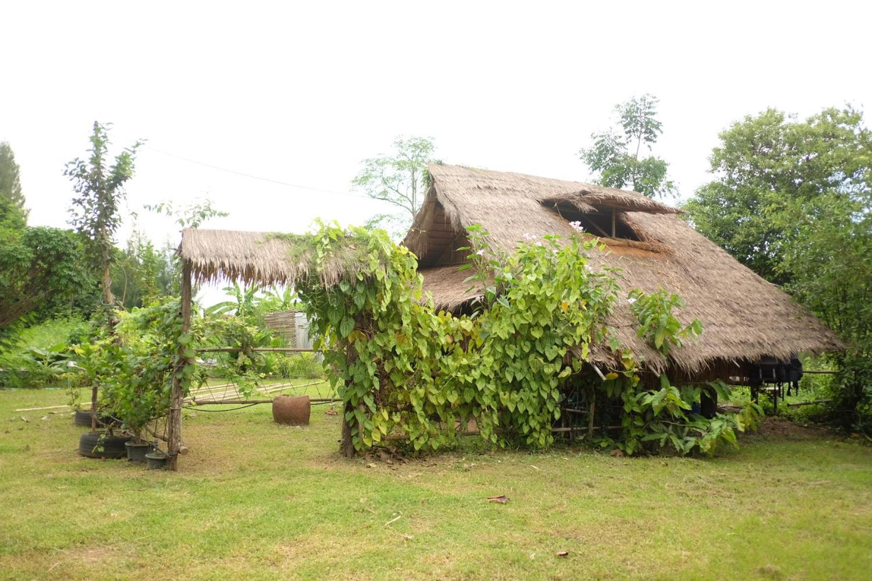Royal Mountain Hut Hotel Ratchaburi Værelse billede