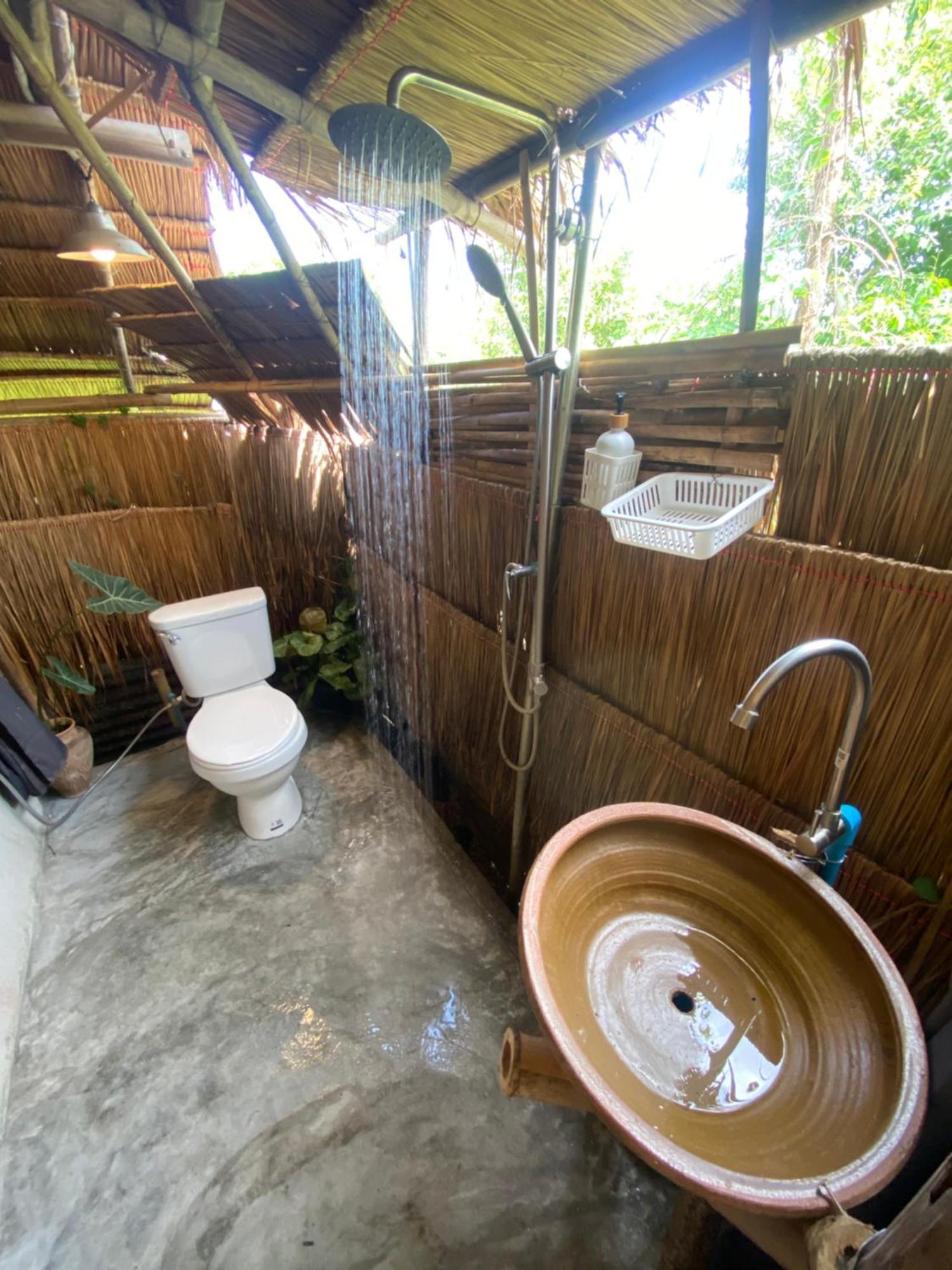 Royal Mountain Hut Hotel Ratchaburi Eksteriør billede