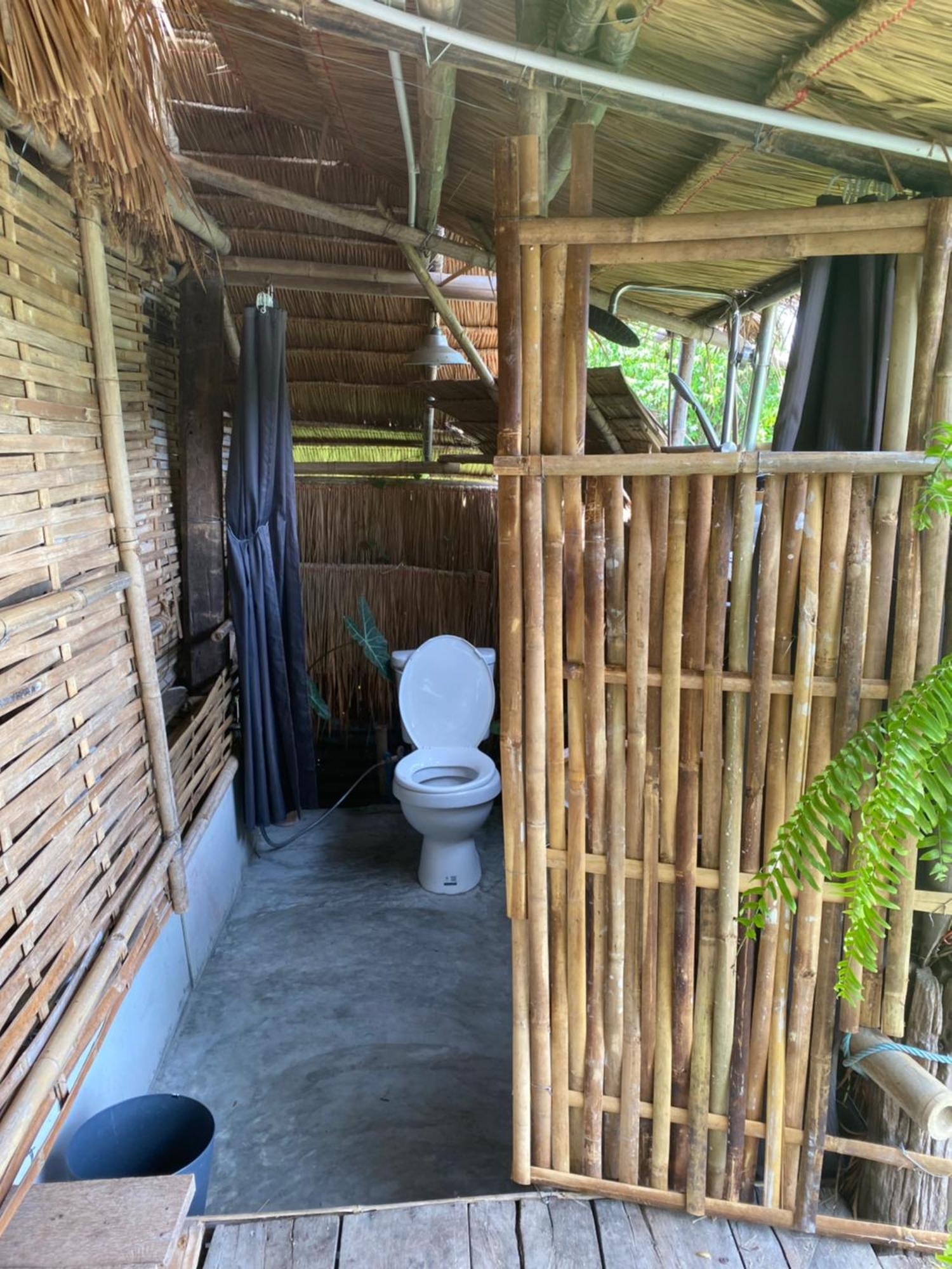 Royal Mountain Hut Hotel Ratchaburi Eksteriør billede